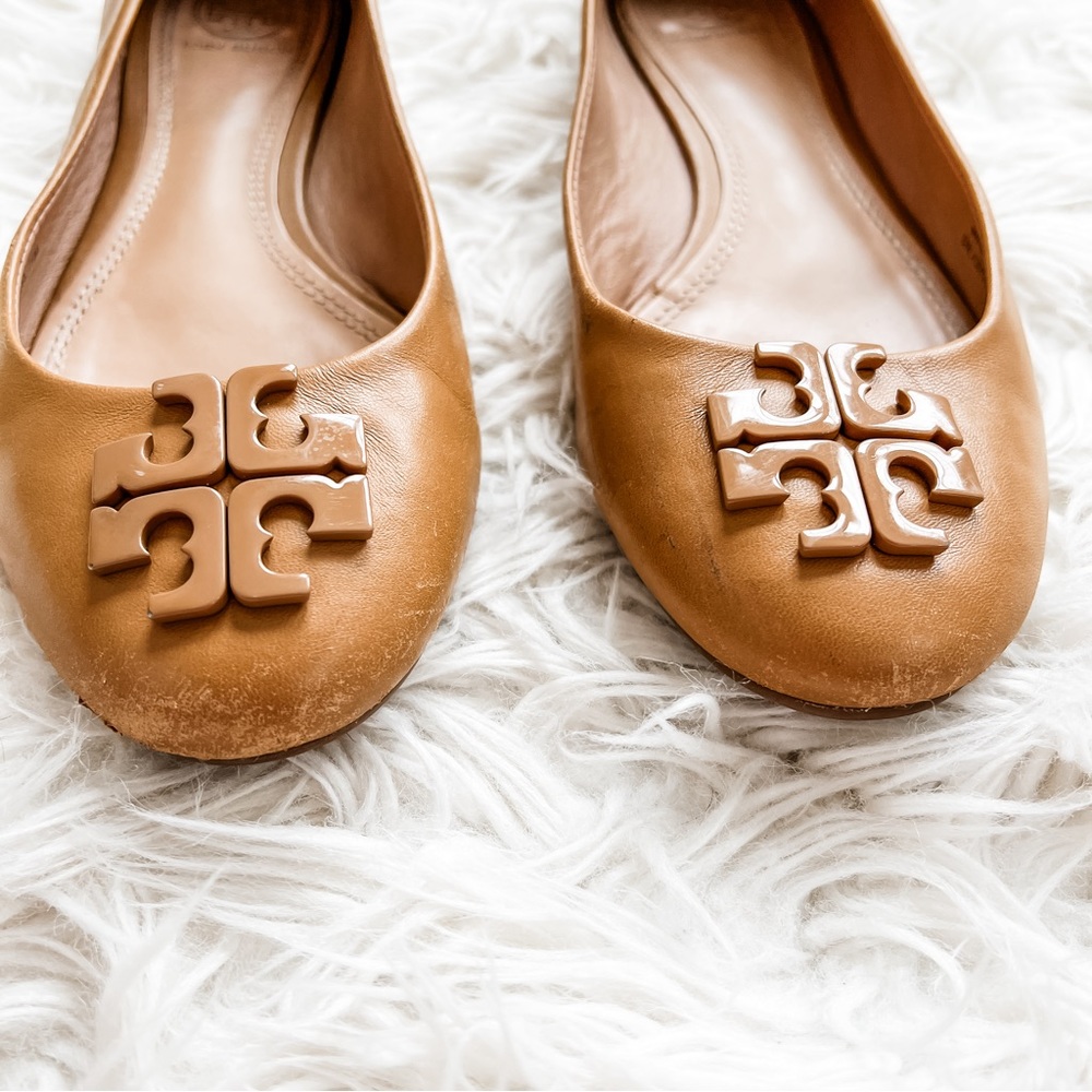 Tory Burch | Lowell 2 Tan Ballet Flats - Picture 2 of 9